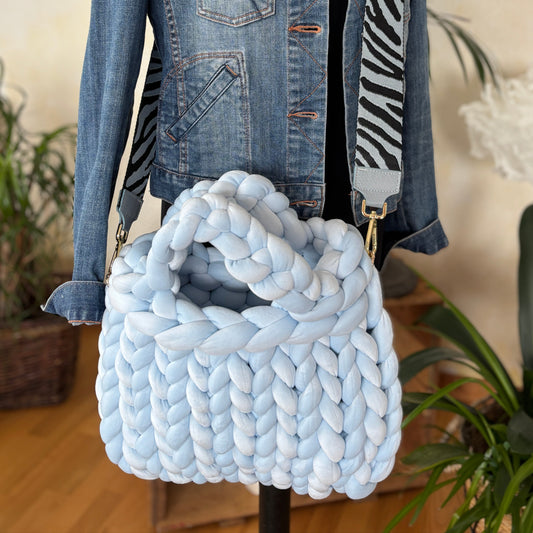 Babyblau-Handtasche aus Samtgarn mit Umhängegurt/Griffe