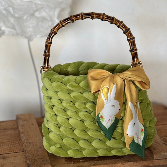 Pistaziengrün - Handtasche aus Grobstrick mit Seidentuch